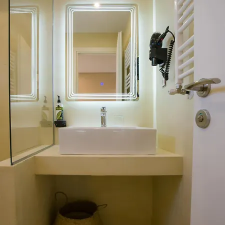 Aparthotel White Corner 4*