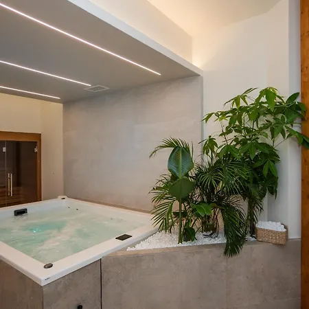 White Corner Aparthotel