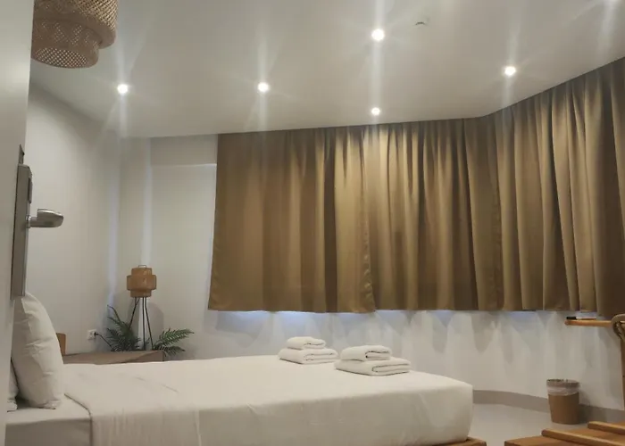 White Corner 4*