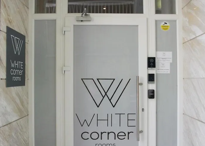 White Corner 4*