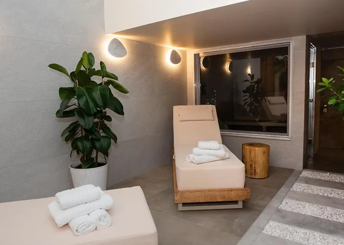 White Corner 4*