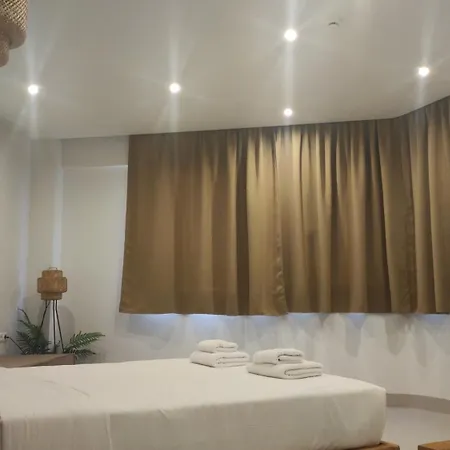 White Corner 4*